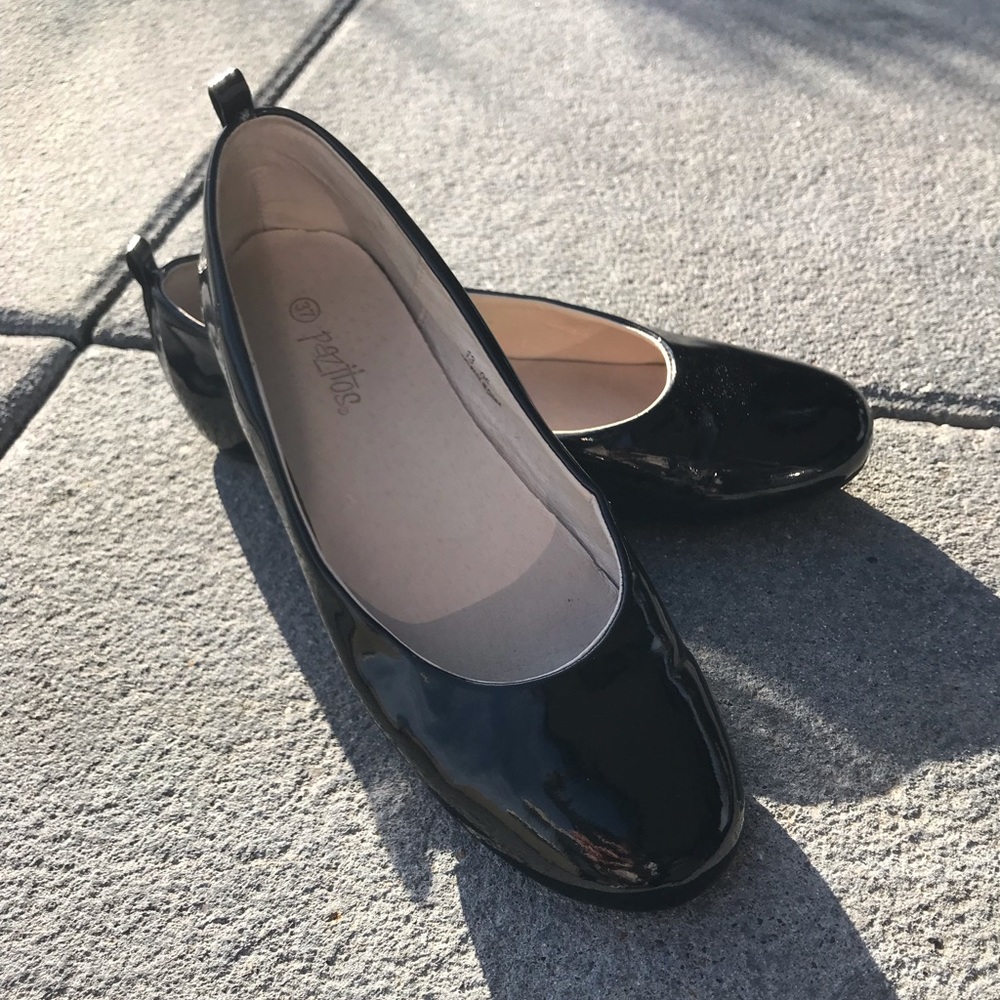 Black patent Pazito flats.